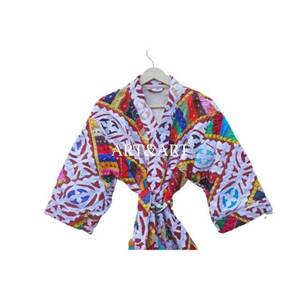 Kimono corto de algodón transpirable para mujer, hecho a mano en India, con diseño Kantha y patchwork, ideal para primavera/verano. - Product Image 4