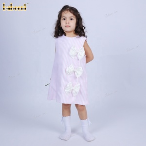 Robe d'été décontractée pour fille, rose pâle, à mini rayures, en tricot, avec nœuds blancs brodés à la main, respirante, écologique, certifiée OEKO-TEX, ODM 100% - Product Image 5