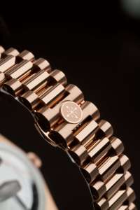 อเล็กซานเดอร์ เฟอร์รอส 8402R/05 แซฟไฟร์ อนาล็อก มิโยตะนาฬิกาข้อมือผู้ชายอัตโนมัติ ดีไซน์หรูหรา 39 มม. ตัวล็อคแบบพับได้ สแตนเลส - Product Image 4