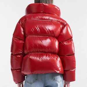 Veste d'hiver matelassée noire pour femme, avec blocs de couleur blancs, à capuche, manches longues, en polyester épais, coupe-vent, réversible et imperméable - Product Image 3