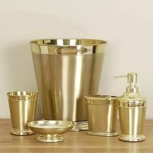 Juego de Baño de Metal Elegante y Contemporáneo con Portacepillos de Dientes - Product Image 4