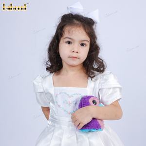 Broderie motif coeur rose sur la poitrine fille robe de princesse pour petites filles ODM vente en gros robes smockées-DR4068 - Product Image 1