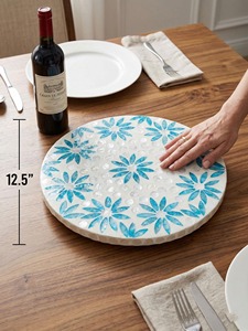 Bandeja giratoria premium de nácar floral en blanco y azul para decoración de comedor y cocina, ideal para regalo. - Product Image 4