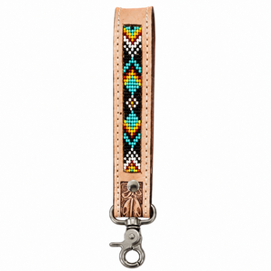 Porte-clés artisanal en cuir marron perlé, motif tribal bleu et noir gravé, accent unique, fermoir métallique, style western vintage - Product Image 1