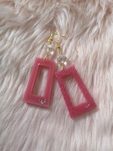 Boucles d'oreilles en résine faites à la main en gros avec des designs personnalisés, bijoux de mode colorés pour les boutiques et les collections de cadeaux - Product Image 5