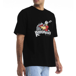 เสื้อยืดคอกลมแขนสั้นสีดำสำหรับผู้ชาย Calgary Roughnecks ผ้าฝ้ายลำลอง พิมพ์ลายตัวอักษรดิจิทัล ไซส์พลัส - Product Image 3