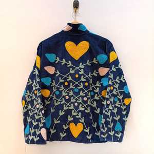 Chaqueta de Terciopelo Azul Hecha a Mano con Diseño de Jardín Encantador, Chaqueta Bohemia Bordada con Corazones, Cárdigan Artesanal Bordado - Product Image 2