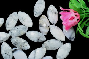 Opale Dendrite Naturelle Blanche de Qualité Supérieure, Coupe Marquise Rose, Pierres Précieuses, Lot de Deux Opales Dendrites Naturelles de Haute Qualité, Coupe Rose, Idéal pour un Cadeau - Product Image 2