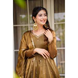 Robe Anarkali XL pour occasions spéciales avec peent et dupatta, design élégant de pent pour les occasions spéciales - Product Image 3