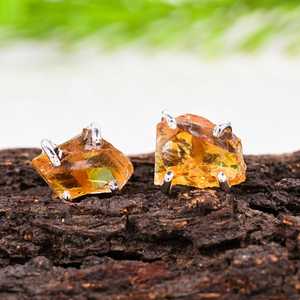 ต่างหูเงินแท้ประดับซิทริน ดีไซน์มินิมอล ต่างหูแบบติดหู สำหรับคนเกิดเดือนพฤศจิกายน - Product Image 1