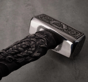 Martillo Vikingo Hecho a Mano: Mango Nórdico de Odín Tallado a Mano, Valknut Grabado - Product Image 5