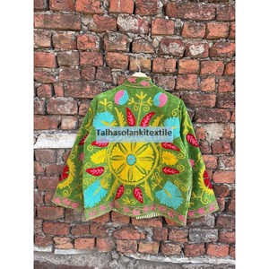 Blazer en velours vert brodé de fleurs, col mandarin, manches longues, veste pour femme faite à la main, épaisseur standard pour la saison printanière - Product Image 6