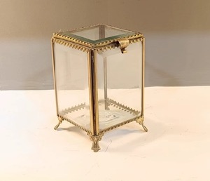 กล่องโชว์เครื่องประดับแบบใส กรอบโลหะพรีเมียม กล่องใส่เครื่องประดับกระจกพร้อมดีไซน์กรอบโลหะตกแต่ง - Product Image 6