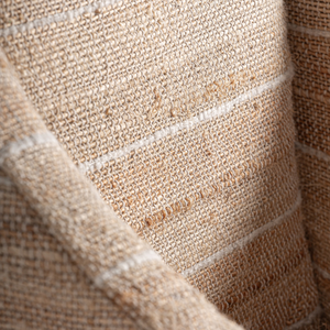 Fauteuil d'appoint contemporain pour intérieur, en teck massif, avec revêtement en tissu texturé, fauteuil de luxe pour résidence, villa, hôtel - Product Image 6