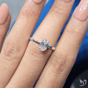 แหวนเพชรทรงรี 1 กะรัต เพาะเลี้ยงในห้องปฏิบัติการ ประดับเพชรรอบวงแบบซ่อน |   แหวนทองคำขาว 10K รับรองโดย IGI - Product Image 5