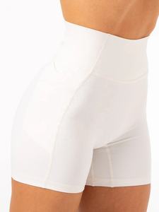 Shorts de yoga pour femmes avec logo personnalisé en gros, solides, à séchage rapide, respirants, taille en V, de haute qualité, avec poches latérales pour téléphone portable, pour la salle de sport et l'entraînement - Product Image 4