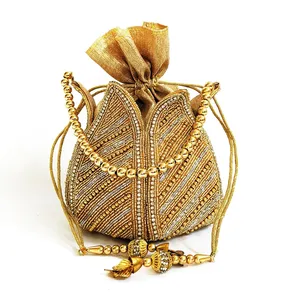 Sac Potli en Soie Dorée Fait Main avec Broderie de Paillettes Irisées et Travail Zari, Doublure PVC Décontractée, Prix de Gros, Approvisionnement en Vrac - Product Image 5