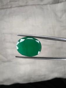 Émeraude verte Sakota de 4,80 carats, provenant de terres rares, pièce maîtresse pour bague de luxe - Product Image 1