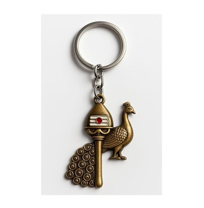 Loupe de poche miniature en laiton avec mousqueton, porte-clés vintage en métal pour la lecture - Product Image 4