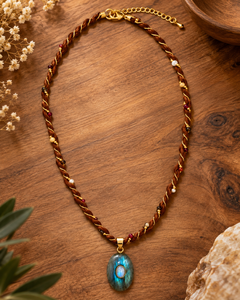 Collier tressé marron Boho Luxe avec pendentif ovale en pierre précieuse irisée, bijoux perlés faits à la main pour femmes - Product Image 4