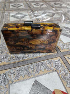 Bolso de mano de resina de lujo para mujer, hecho a mano, para bodas y fiestas, artesanía en resina de la India. - Product Image 3