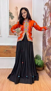 Ensemble décontracté pour femme : veste orange à séchage rapide en coton brodé style indien traditionnel et jupe longue noire - Product Image 5
