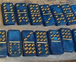Juego de Dominó de Resina Personalizado con Colores y Diseños Únicos para Regalos, Eventos, Fiestas y Colecciones de Juegos - Product Image 5