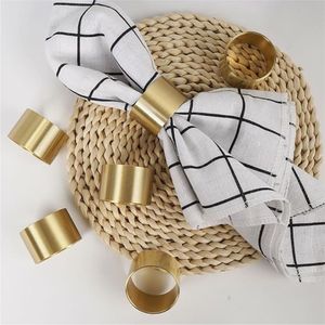 Anillos de Servilleta Elegantes de Estilo Nórdico con Diseño de Onda Dorada, Accesorio Decorativo Geométrico de Metal para Mesa, para Comedor de Lujo y Decoración de Restaurantes y Hogares - Product Image 3