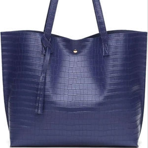 Customized Cotton <b>Canvas</b> <b>Plain</b> Dyed Tote Bag Embossed Design 80g Fabric Weight <b>Large</b> Capacity Shoulder Drawstring Detail Model - Product Image 3
