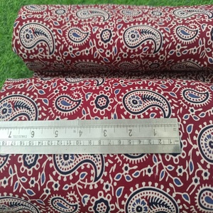 Tissu Popeline Imprimé Paisley Rouge Écologique Respirant Largeur 43/44 Pouces Poids Moyen en Coton Tissé pour Écharpes et Sacs - Product Image 5