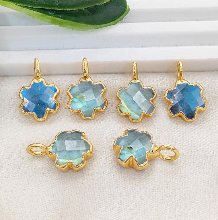 ลาบราโดไรต์