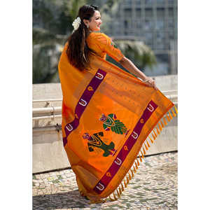 Sari de Seda Paithani Tradicional Especial en Amarillo con Bordado Zari y Diseño de Dios Vitthala, Ropa India y Pakistaní de Elite Weaves, 650g - Product Image 3