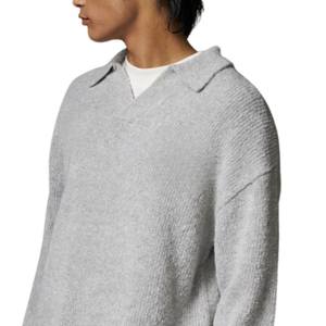 Polo à manches longues en tricot bouclé gris chiné, confortable et élégant, idéal pour un style décontracté et détendu - Product Image 5
