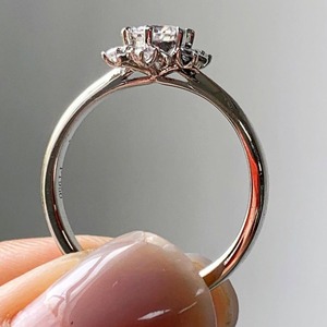 Anillo de Diamante Cultivado en Laboratorio de Corte Redondo de 1.15ct, Inspirado en el Estilo Vintage, con Diseño Floral, Anillo de Compromiso Único con Forma de Copo de Nieve, Anillo de Boda Clásico con Diseño de Estrella - Product Image 4