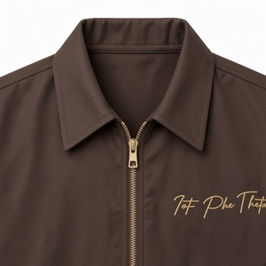 Chemise décontractée légère à manches courtes et col avec broderie de lettres dorées pour homme Iota Phi Theta, avec fermeture éclair intégrale et poches latérales - Product Image 5