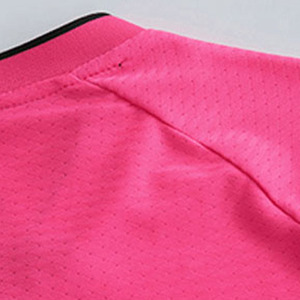 Uniforme de Fútbol Personalizado de Manga Corta con Franja Lateral Rosa y Negra, Transpirable y de Secado Rápido para Entrenamiento - Product Image 4