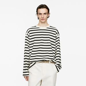 เสื้อยืดฟุตบอลขนาดใหญ่แนวสตรีท - Product Image 1