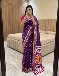 Sari en soie douce indienne violet Leranath, motif Patola, travail de tissage Zari, tenue ethnique pour femmes, pour fêtes et mariages, en soie lourde - Product Image 1