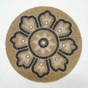 Napperon rond en verre perlé à motif radial, noir et blanc, fait main, pour centre de table de salle à manger, à prix abordable - Product Image 5