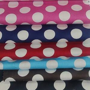 Designs abstraits colorés et magnifiques sur tissu en coton tissé de haute qualité, largeur 44 pouces, prêts pour une expédition immédiate. - Product Image 4