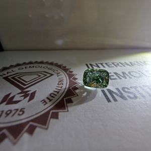 Diamante de Laboratorio de Corte Brillante Modificado, Forma Cojín, Verde Fantasía, 2CT, VS2, Certificado IGI, Diamantes Sueltos - Product Image 3