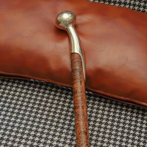 Bastón de diseño creativo hecho a mano con mango de latón de agarre fuerte y diseño moderno de Universal Overseas - Product Image 5