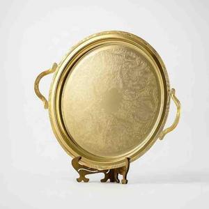 Plateau de service rond en laiton artisanal pour la présentation de services à thé et les occasions spéciales, avec surface lisse - Product Image 1