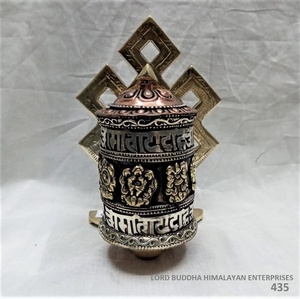 Rueda de oración grabada en latón hecha en Nepal (melena de soporte) escultura de Metal tallada a mano para oración de budistas religiosos - Product Image 1