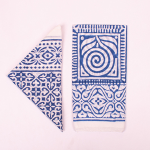 Écharpe carrée en coton écologique à motifs géométriques bleus et blancs, motif ethnique, durable, bandana unisexe - Product Image 5