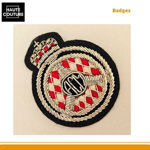 Insignia Cosida a Mano de Alta Calidad – Diseño de Corona Roja y Plateada de 5×6 cm para Chaquetas a Precio Directo de Fábrica - Product Image 3