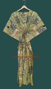 Robe Kaftan Midi Femme Imprimé Safari Vert Sauge 100% Coton Confort Sans Effort Col en V Écologique Respirante Taille Haute - Product Image 4