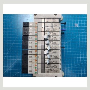 Ensemble de distributeur de soupapes solénoïdes SMC VVQ1000-10A-1, plaque d'obturateur de distributeur, utilisée telle qu'elle est, pièces d'équipement semi-conducteur Legacy - Product Image 6
