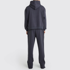 Survêtement pour hommes, vêtements de sport personnalisés, conçu pour les séances de gym, les entraînements de fitness, les entraînements d'équipe et les tenues décontractées. - Product Image 2