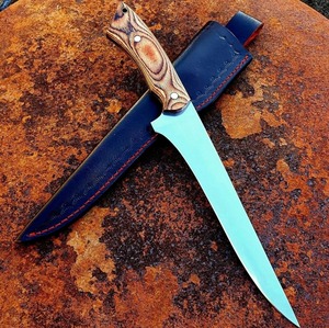 Cuchillo de filetear hecho a mano con mango de madera, hoja de punta de lanza, acero inoxidable de 0.6 mm de grosor, funda de cuero incluida. - Product Image 2